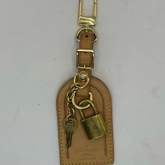 Louis Vuitton Tan Leather Luggage Tag with Lock and Key - Picture 1 of 2